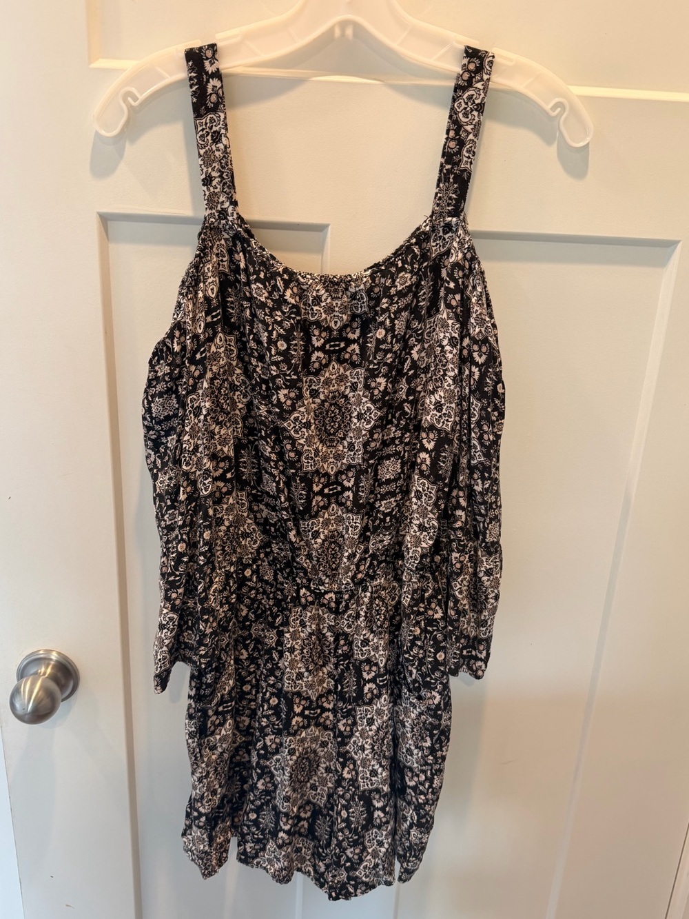 APT 9 Boho Cold Shoulder Romper Black White Floral Paisley Small